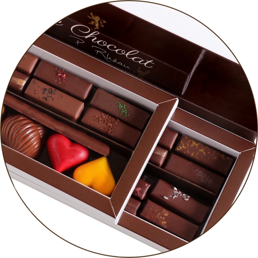 Etui de +/- 340 gr chocolats assortis